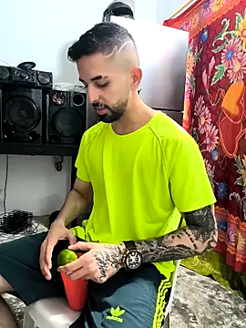 giannis090 online show from November 2025 10:23:02 PM