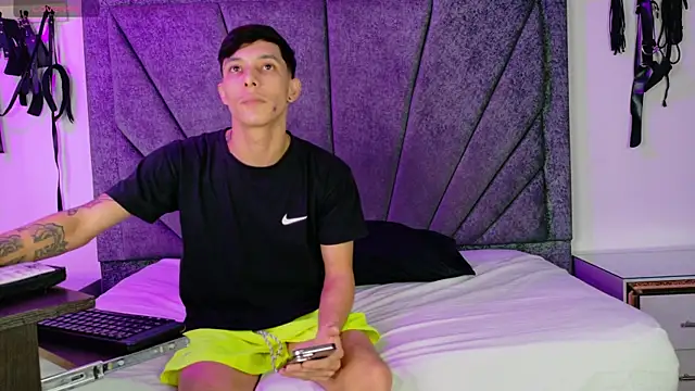 ZafiroAndFlynn online show from April 2026 02:55:01 AM