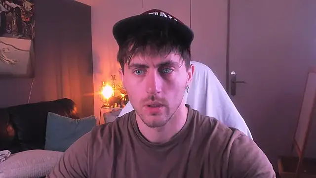 Snapshot of Oscar_Miller_ chatting on September 2025 09:09:02 PM Oscar Miller online show from September 2025 09:09:02 PM