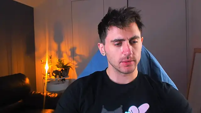 Snapshot of Oscar_Miller_ chatting on October 2025 08:53:02 PM Oscar Miller online show from October 2025 08:53:02 PM