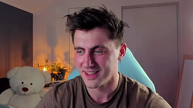 Snapshot of Oscar_Miller_ chatting on October 2025 09:02:02 PM Oscar Miller online show from October 2025 09:02:02 PM