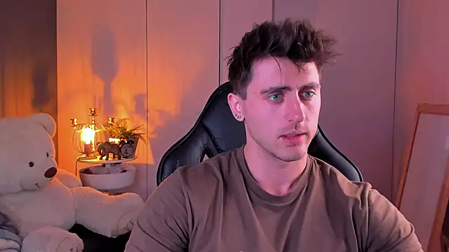 Snapshot of Oscar_Miller_ chatting on October 2025 09:22:01 PM Oscar Miller online show from October 2025 09:22:01 PM