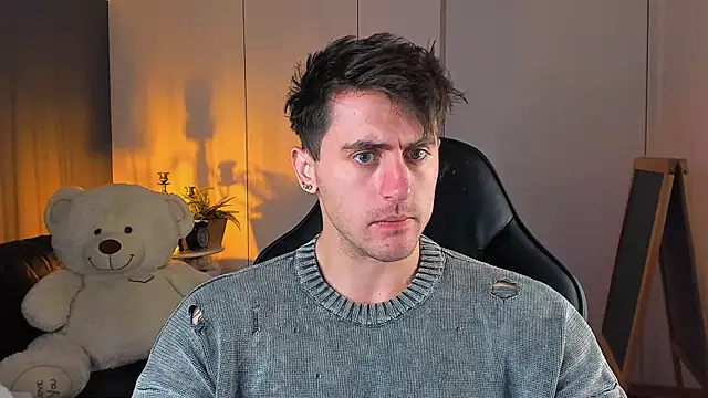 Snapshot of Oscar_Miller_ chatting on November 2025 09:06:02 PM Oscar Miller online show from November 2025 09:06:02 PM