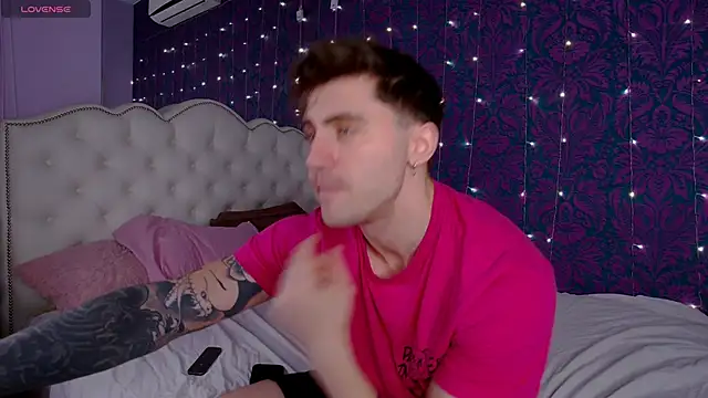 Snapshot of Oscar_Miller_ chatting on November 2025 09:02:01 PM Oscar Miller online show from November 2025 09:02:01 PM