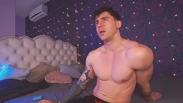 Snapshot of Oscar_Miller_ chatting on November 2025 09:17:01 PM Oscar Miller online show from November 2025 09:17:01 PM