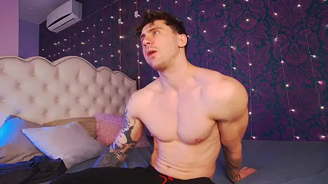 Snapshot of Oscar_Miller_ chatting on November 2025 09:18:01 PM Oscar Miller online show from November 2025 09:18:01 PM