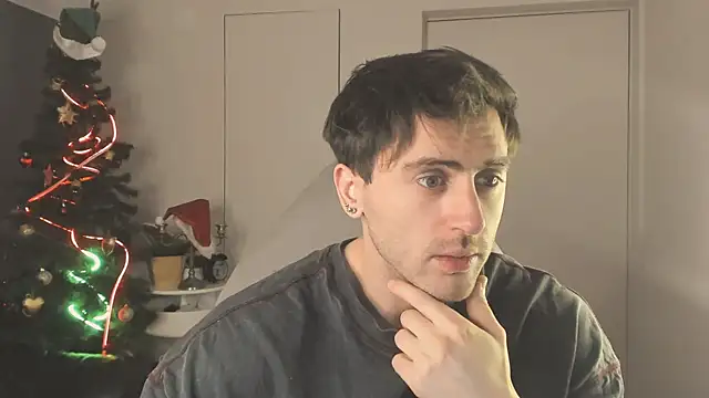 Snapshot of Oscar_Miller_ chatting on December 2025 09:22:02 PM Oscar Miller online show from December 2025 09:22:02 PM