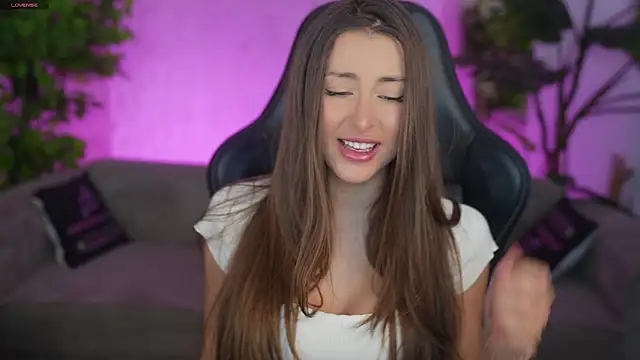 Snapshot of Luna_secretgirl chatting on April 2026 08:01:02 AM Luna secretgirl online show from April 2026 08:01:02 AM