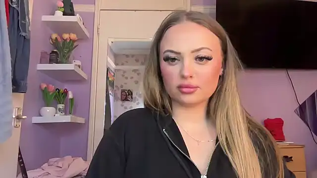 SexySashaxox online show from April 2026 09:50:02 PM