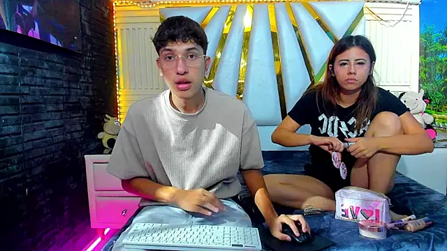 ChanellandMax online show from November 2025 01:33:02 PM