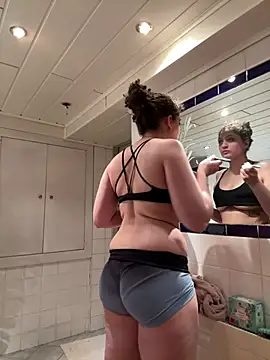 DreamThickCouple online show from April 2026 07:09:02 PM