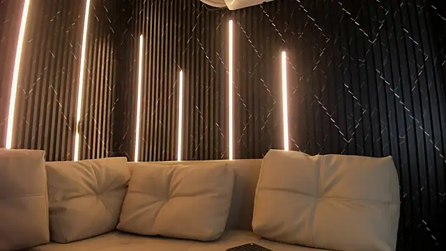 VioletRose as online show from April 2026 08:36:02 PM