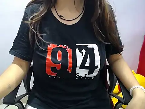 Snapshot of sweetpihu chatting on April 2026 05:44:02 PM sweetpihu online show from April 2026 05:44:02 PM