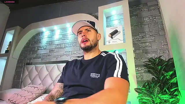 dominic de luca online show from October 2025 03:05:01 AM