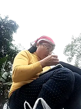 CoMay003 online show from November 2025 09:21:01 AM