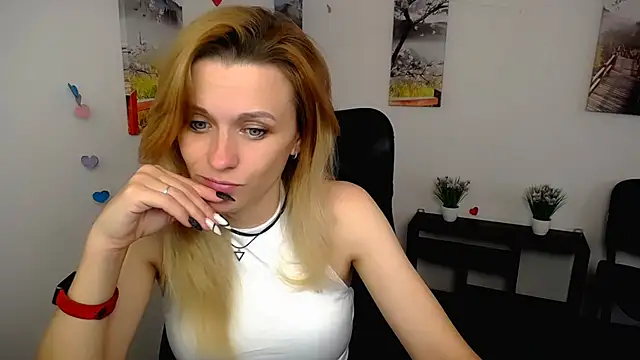 PeppyMia online show from November 2025 07:52:01 AM