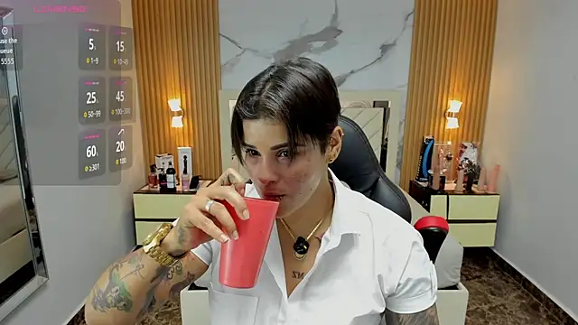 KAROLLJONES1 online show from November 2025 07:26:02 PM