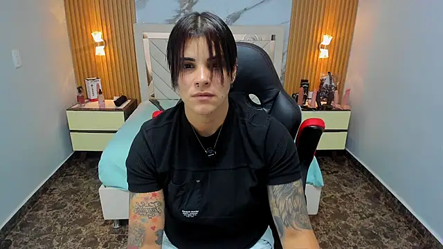 KAROLLJONES1 online show from January 2026 07:11:01 PM