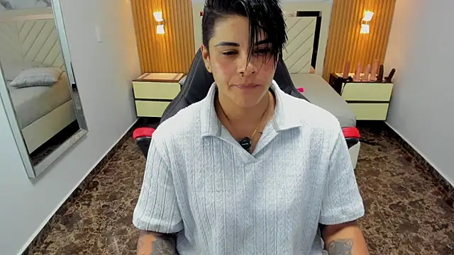 KAROLLJONES1 online show from April 2026 07:25:01 PM