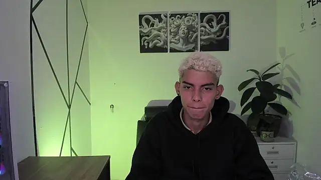 Room 69x online show from December 2025 02:39:01 AM