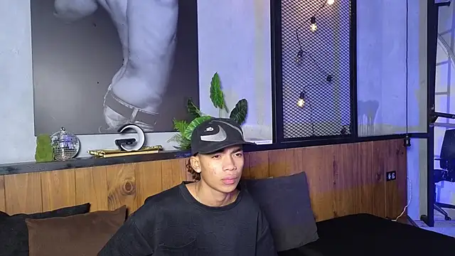 AlanCutee online show from April 2026 12:00:02 PM