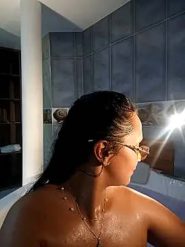 Snapshot of Esmeralda333 chatting on November 2025 12:53:02 AM Esmeralda333 online show from November 2025 12:53:02 AM