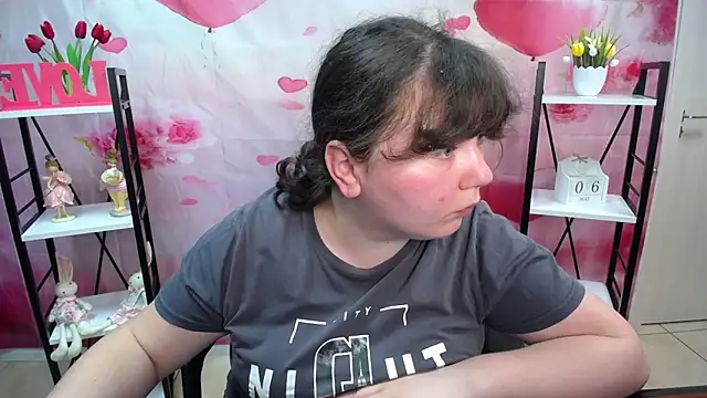 Snapshot of NeonilaLisova chatting on May 2026 11:04:02 AM NeonilaLisova online show from May 2026 11:04:02 AM