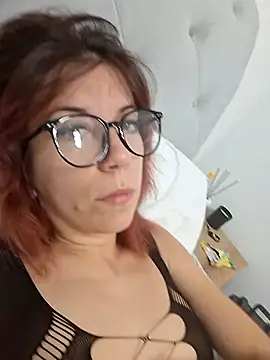 Anayssa  online show from September 2025 08:00:02 PM