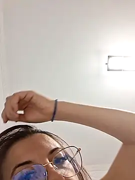 Anayssa  online show from October 2025 06:36:01 PM