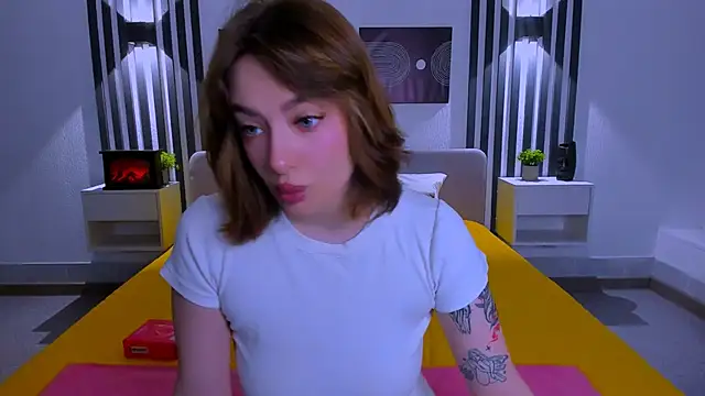 Emily Tylerr online show from February 2026 01:01:02 AM