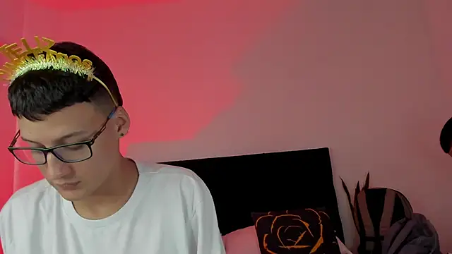Snapshot of NoahLux chatting on September 2025 06:55:01 PM NoahLux online show from September 2025 06:55:01 PM