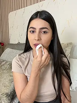 Snapshot of EmelyParker chatting on April 2026 07:44:01 PM EmelyParker online show from April 2026 07:44:01 PM