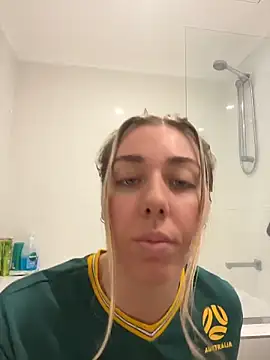 louiseberkeley online show from June 2026 04:39:02 AM