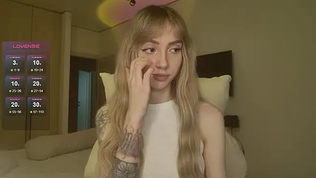 Lunainnk online show from May 2026 01:22:01 AM