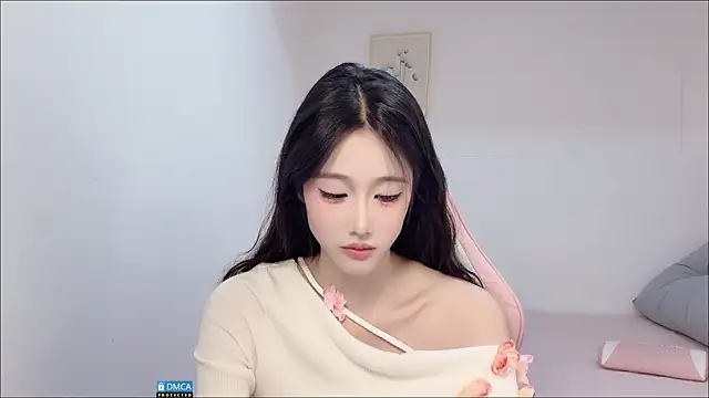 Snapshot of R_R6 chatting on October 2025 01:52:01 PM R R6 online show from October 2025 01:52:01 PM