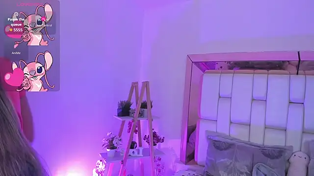 MiaVillalobos online show from September 2025 12:05:01 PM