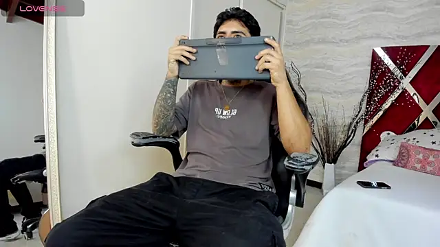 JamesDeker online show from October 2025 08:31:01 PM