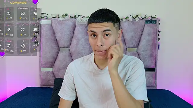 lana and liam  online show from November 2025 09:20:01 AM