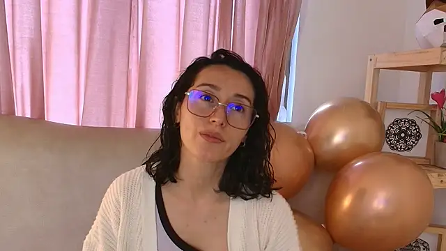 Ginevra esposito online show from April 2026 12:44:02 PM