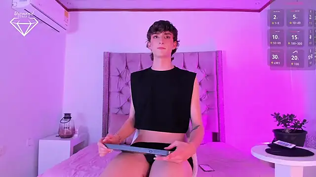 Diamond Piarce online show from February 2026 04:38:01 AM