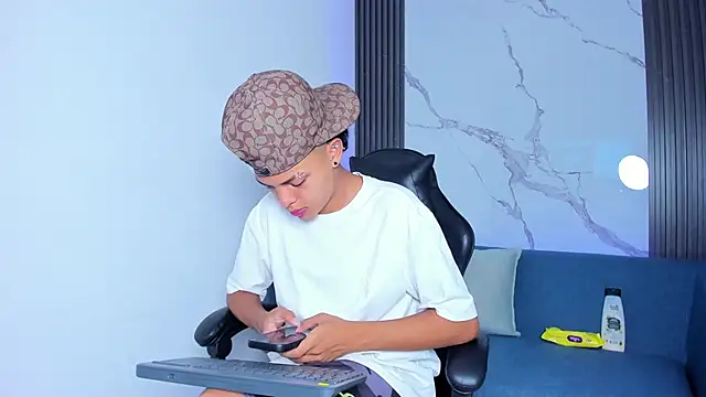 Snapshot of ThiagoCollin chatting on September 2025 08:19:01 PM ThiagoCollin online show from September 2025 08:19:01 PM