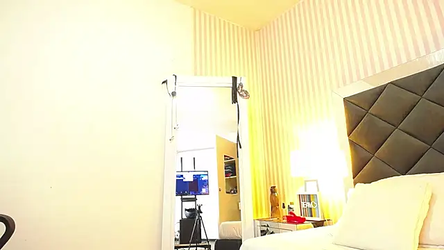 ViictoriaJones  online show from November 2025 12:05:01 PM