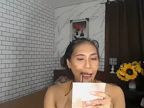 Snapshot of Latinahugecock chatting on September 2025 04:54:02 PM Latinahugecock online show from September 2025 04:54:02 PM