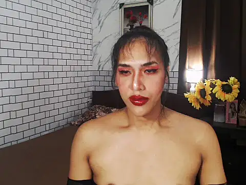 Snapshot of Latinahugecock chatting on October 2025 09:28:02 AM Latinahugecock online show from October 2025 09:28:02 AM