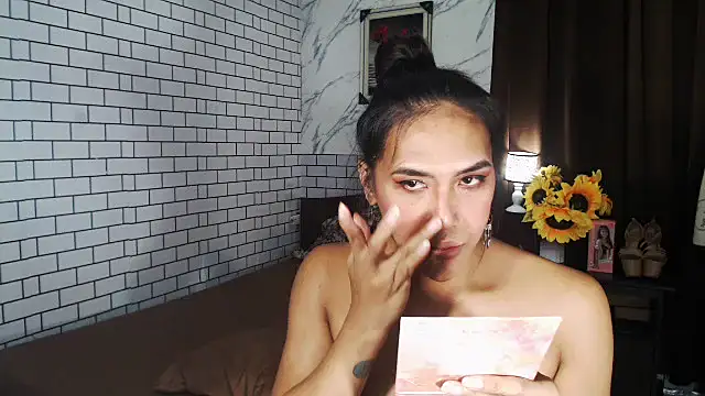 Snapshot of Latinahugecock chatting on October 2025 08:34:02 AM Latinahugecock online show from October 2025 08:34:02 AM