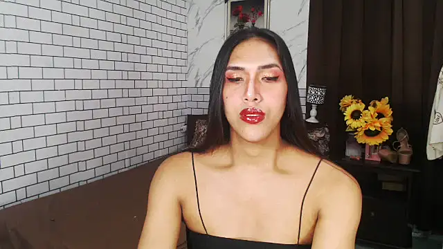 Snapshot of Latinahugecock chatting on October 2025 03:20:02 PM Latinahugecock online show from October 2025 03:20:02 PM