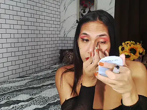 Snapshot of Latinahugecock chatting on October 2025 06:28:02 PM Latinahugecock online show from October 2025 06:28:02 PM