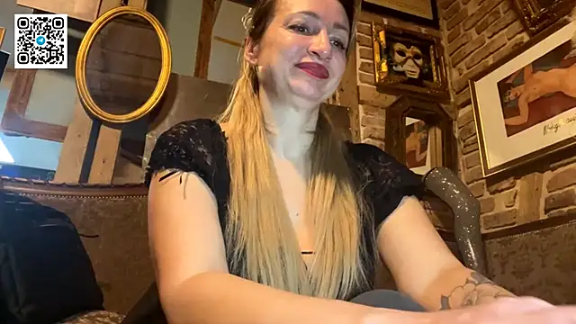 Lapussia online show from December 2025 08:15:01 PM