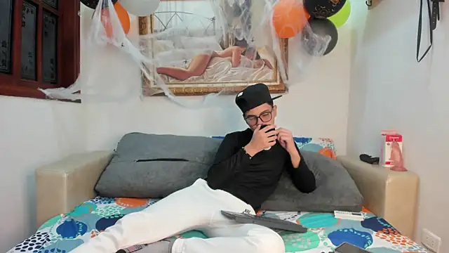 Felipe Cold online show from October 2025 02:37:02 AM