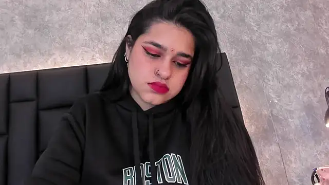 crystaldarliing online show from November 2025 03:33:02 PM